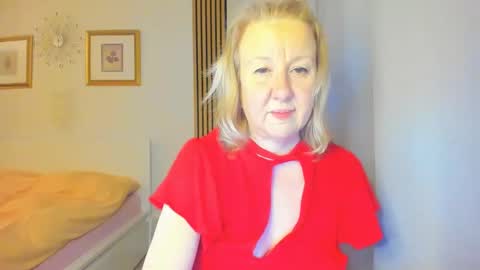Snapshot of blonde_angel20 chatting on 02-06-25, 04:25 Nicole online show from 02-06-25, 04:25