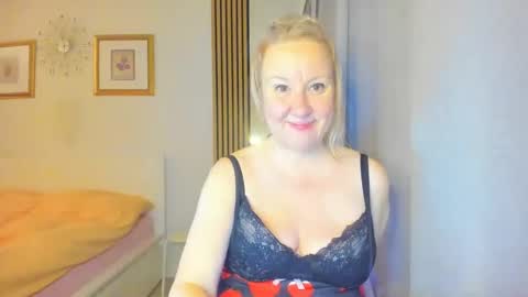 Snapshot of blonde_angel20 chatting on 02-06-25, 07:40 Nicole online show from 02-06-25, 07:40