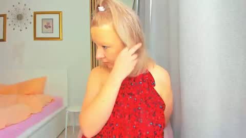 Snapshot of blonde_angel20 chatting on 02-12-25, 08:59 Nicole online show from 02-12-25, 08:59