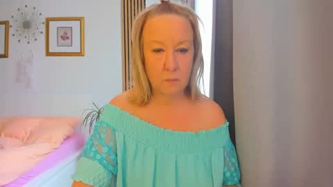 Snapshot of blonde_angel20 chatting on 02-13-25, 08:06 Nicole online show from 02-13-25, 08:06