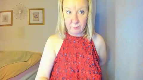 Snapshot of blonde_angel20 chatting on 02-19-25, 05:16 Nicole online show from 02-19-25, 05:16