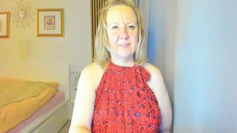 Snapshot of blonde_angel20 chatting on 02-20-25, 05:51 Nicole online show from 02-20-25, 05:51