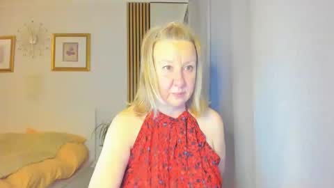 Snapshot of blonde_angel20 chatting on 02-25-25, 05:15 Nicole online show from 02-25-25, 05:15