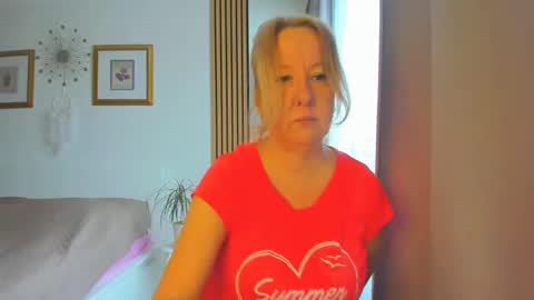 Snapshot of blonde_angel20 chatting on 03-02-25, 09:53 Nicole online show from 03-02-25, 09:53