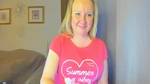 Snapshot of blonde_angel20 chatting on 03-03-25, 05:39 Nicole online show from 03-03-25, 05:39