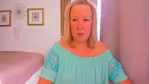 Snapshot of blonde_angel20 chatting on 03-06-25, 09:58 Nicole online show from 03-06-25, 09:58