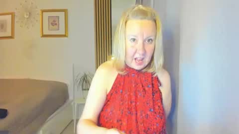 Snapshot of blonde_angel20 chatting on 03-06-25, 07:32 Nicole online show from 03-06-25, 07:32