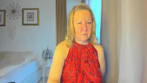 Snapshot of blonde_angel20 chatting on 03-10-25, 04:14 Nicole online show from 03-10-25, 04:14