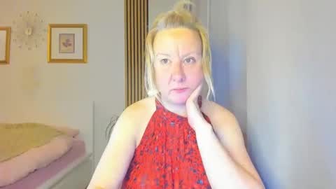 Snapshot of blonde_angel20 chatting on 03-11-25, 07:25 Nicole online show from 03-11-25, 07:25