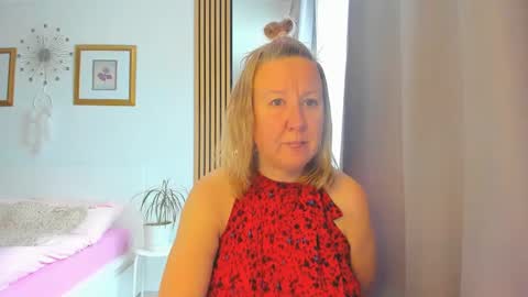 Snapshot of blonde_angel20 chatting on 03-12-25, 08:30 Nicole online show from 03-12-25, 08:30