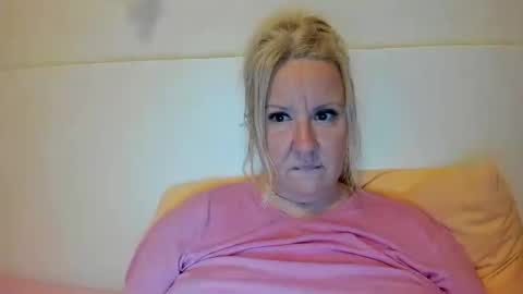 Snapshot of blonde_angel20 chatting on 09-21-25, 08:32 Nicole online show from 09-21-25, 08:32