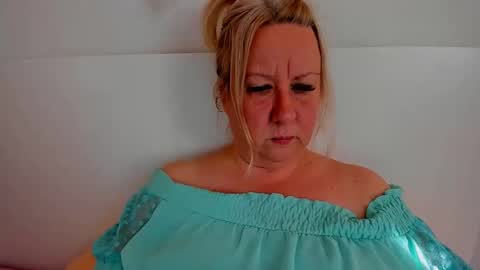 Snapshot of blonde_angel20 chatting on 09-25-25, 12:20 Nicole online show from 09-25-25, 12:20