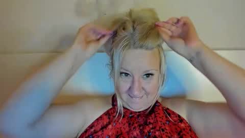 Snapshot of blonde_angel20 chatting on 09-26-25, 03:10 Nicole online show from 09-26-25, 03:10