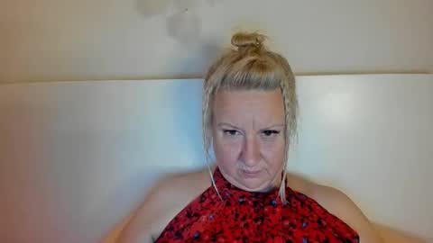 Snapshot of blonde_angel20 chatting on 09-27-25, 05:07 Nicole online show from 09-27-25, 05:07