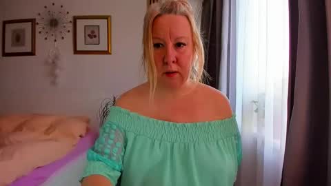 Nicole online show from 02-03-26, 06:22