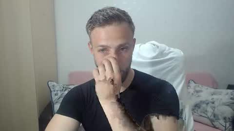 Snapshot of blondeagle chatting on 05-11-26, 09:12 Mr Blond online show from 05-11-26, 09:12