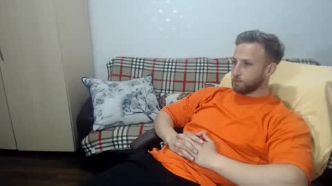 Snapshot of blondeagle chatting on 06-10-26, 07:35 Mr Blond online show from 06-10-26, 07:35