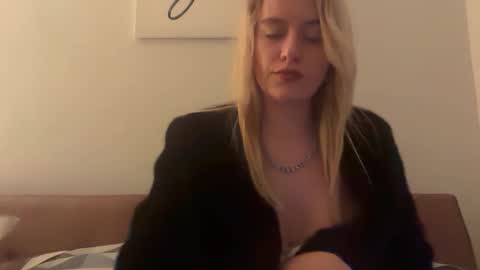 blondebunny999 online show from 02-09-26, 01:53
