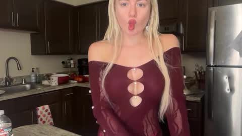 blondebunny999 online show from 05-07-26, 01:33