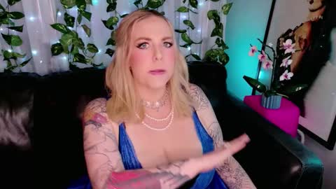 Snapshot of blondejj chatting on 11-23-25, 08:25 JJ online show from 11-23-25, 08:25