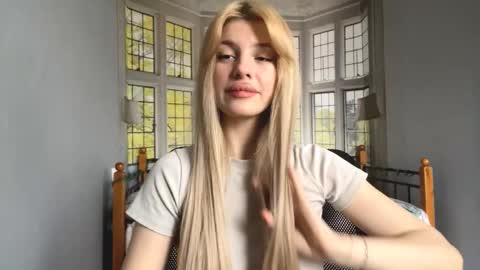 Evelina online show from 11-16-25, 07:25