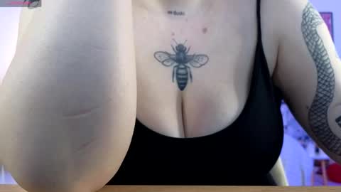 Snapshot of blondestetic chatting on 04-12-26, 07:02 Mommy online show from 04-12-26, 07:02