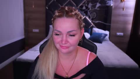 Blonde online show from 09-29-25, 07:46