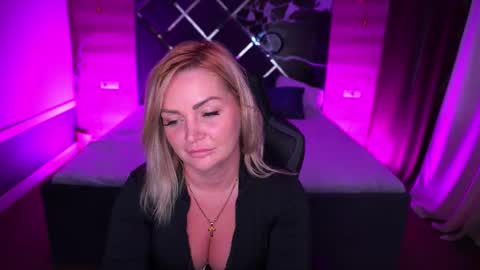 Blonde online show from 09-30-25, 07:57
