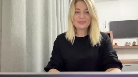 Snapshot of blondie_xoxoxo chatting on 09-09-25, 05:51 blondie_xoxoxo online show from 09-09-25, 05:51