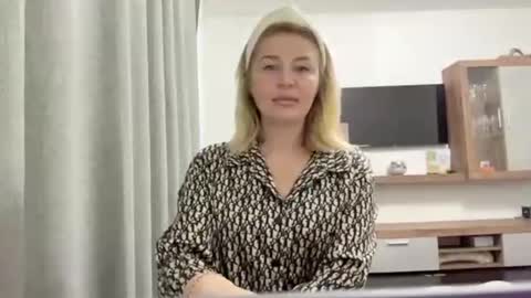 Snapshot of blondie_xoxoxo chatting on 09-11-25, 05:18 blondie_xoxoxo online show from 09-11-25, 05:18