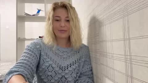 Snapshot of blondie_xoxoxo chatting on 09-17-25, 09:22 blondie_xoxoxo online show from 09-17-25, 09:22