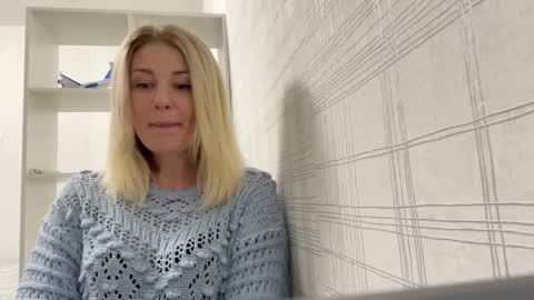 Snapshot of blondie_xoxoxo chatting on 09-22-25, 09:22 blondie_xoxoxo online show from 09-22-25, 09:22
