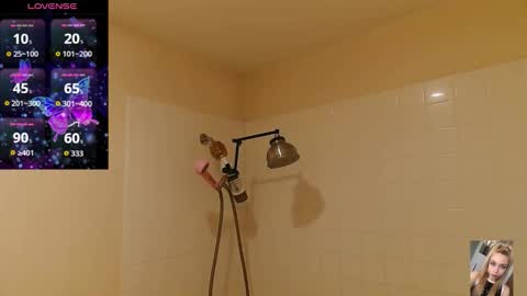Snapshot of blondiebubblebooty chatting on 02-10-26, 02:15 Bubbles online show from 02-10-26, 02:15