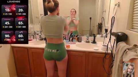 Snapshot of blondiebubblebooty chatting on 03-12-26, 02:07 Bubbles online show from 03-12-26, 02:07