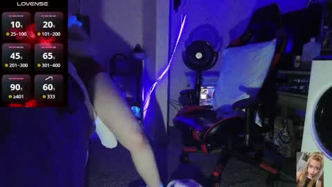 Snapshot of blondiebubblebooty chatting on 04-02-26, 02:58 Bubbles online show from 04-02-26, 02:58