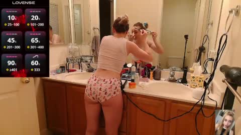 Snapshot of blondiebubblebooty chatting on 04-04-26, 04:11 Bubbles online show from 04-04-26, 04:11