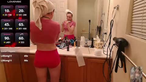 Snapshot of blondiebubblebooty chatting on 04-11-26, 07:45 Bubbles online show from 04-11-26, 07:45