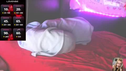 Snapshot of blondiebubblebooty chatting on 04-14-26, 03:34 Bubbles online show from 04-14-26, 03:34