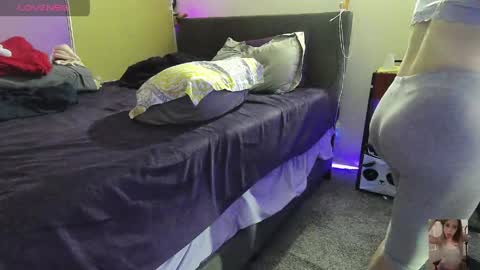Snapshot of blondiebubblebooty chatting on 04-18-26, 12:42 Bubbles online show from 04-18-26, 12:42
