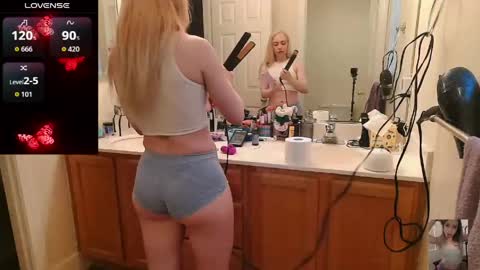 Snapshot of blondiebubblebooty chatting on 04-30-26, 12:55 Bubbles online show from 04-30-26, 12:55