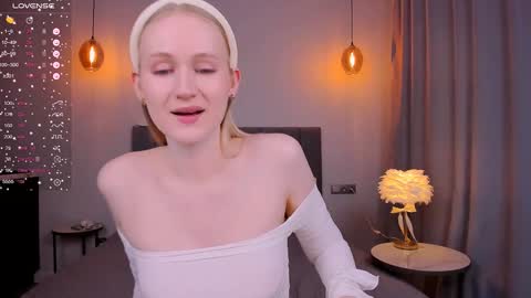 Snapshot of blondiemermaid chatting on 02-03-25, 03:06 Mia online show from 02-03-25, 03:06