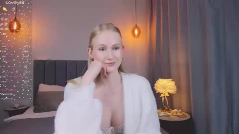 Snapshot of blondiemermaid chatting on 02-25-25, 07:36 Mia online show from 02-25-25, 07:36