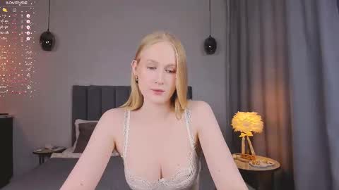 Snapshot of blondiemermaid chatting on 02-27-25, 08:09 Mia online show from 02-27-25, 08:09