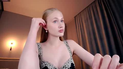 Snapshot of blondiemermaid chatting on 04-03-26, 01:14 Mia online show from 04-03-26, 01:14