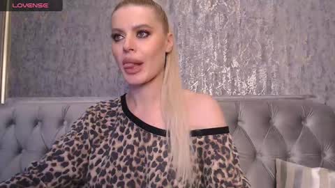 Helen online show from 01-19-25, 12:38