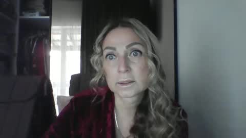 Iren online show from 10-31-25, 09:32