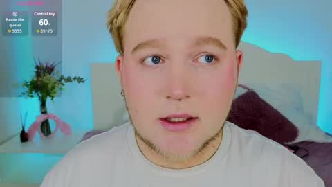 Snapshot of blondsin chatting on 03-10-26, 03:55 Sin online show from 03-10-26, 03:55