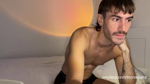 Snapshot of blondultra chatting on 12-05-24, 03:06 blondultra online show from 12-05-24, 03:06