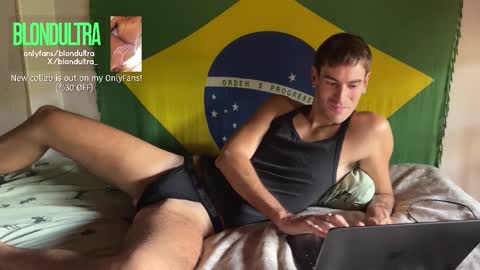 Snapshot of blondultra chatting on 09-21-25, 01:46 blondultra online show from 09-21-25, 01:46