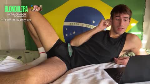 Snapshot of blondultra chatting on 11-02-25, 02:08 blondultra online show from 11-02-25, 02:08